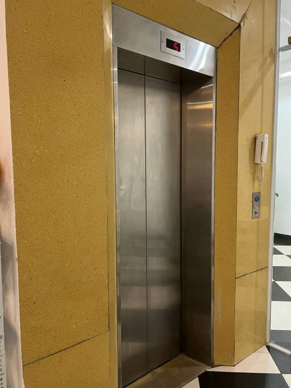  Mình cho thuê nhà mới, hai đường đi, Thái Hà; vỉa hè 95m2* 5T- 30 Tr 