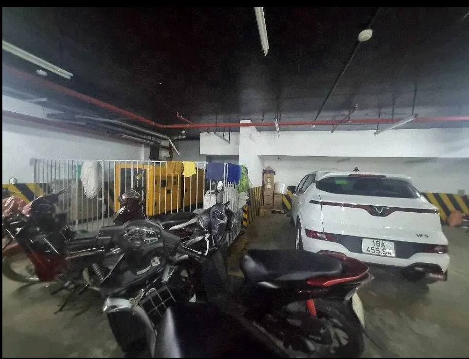  VIP Bán Tòa Văn Phòng Lạc Long Quân 290mx8 tầng, 2 thang máy, mặt tiền 17m, vỉa hè, ô tô tránh 120 tỷ. 