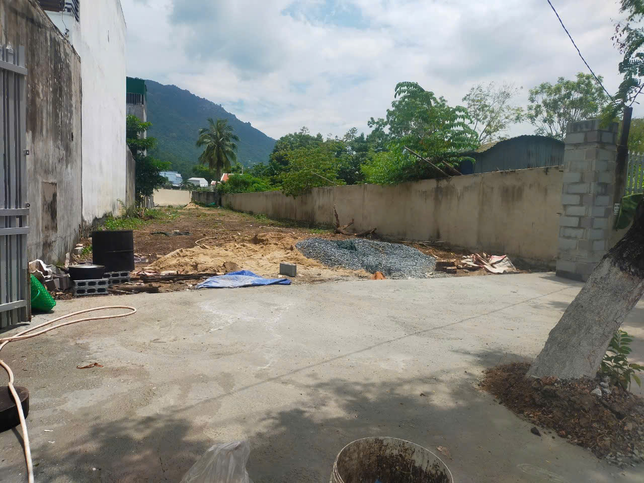  Bán đất Mặt Tiền đại lộ Nguyễn Tất Thành, Phước Đồng, Nha Trang.Diện tích: 570m² ngang 10 mét. 
Giá bán tốt: 9tỷ. (15,8tr/m Giá Tốt nhất khu vực )
mọi thông tin chi tiết vui lòng liên hệ e 