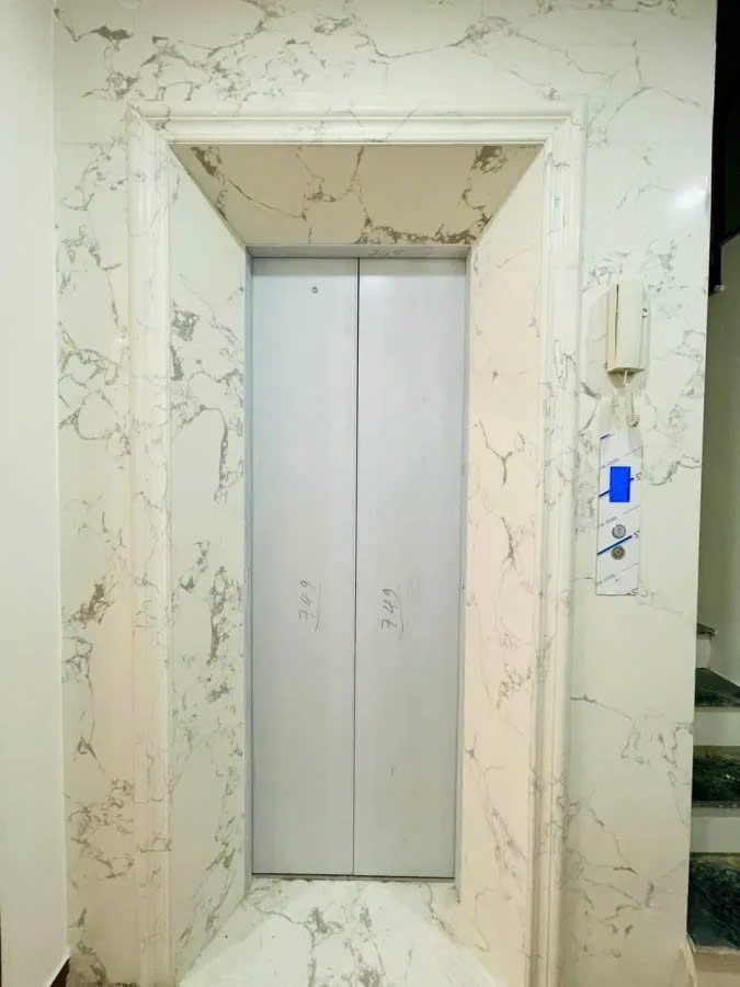  Nhà mình cho thuê nhà mới, căn góc, Thái Hà; vỉa hè 118m2* 5T- 44 Tr 