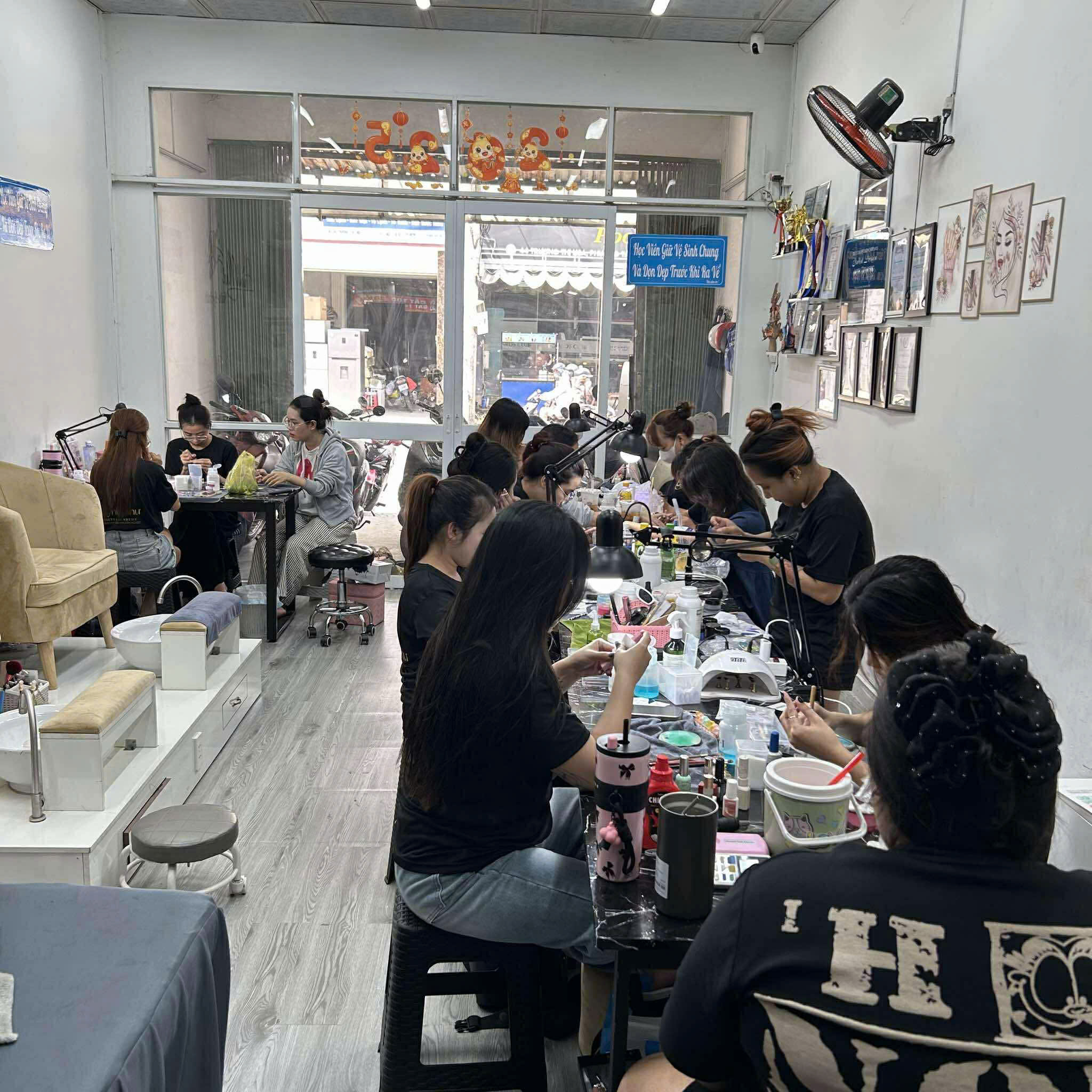  Sắp tới mình mở tiệm to hơn nên cần nhượng tiệm nail gần MeGa Quận 12 