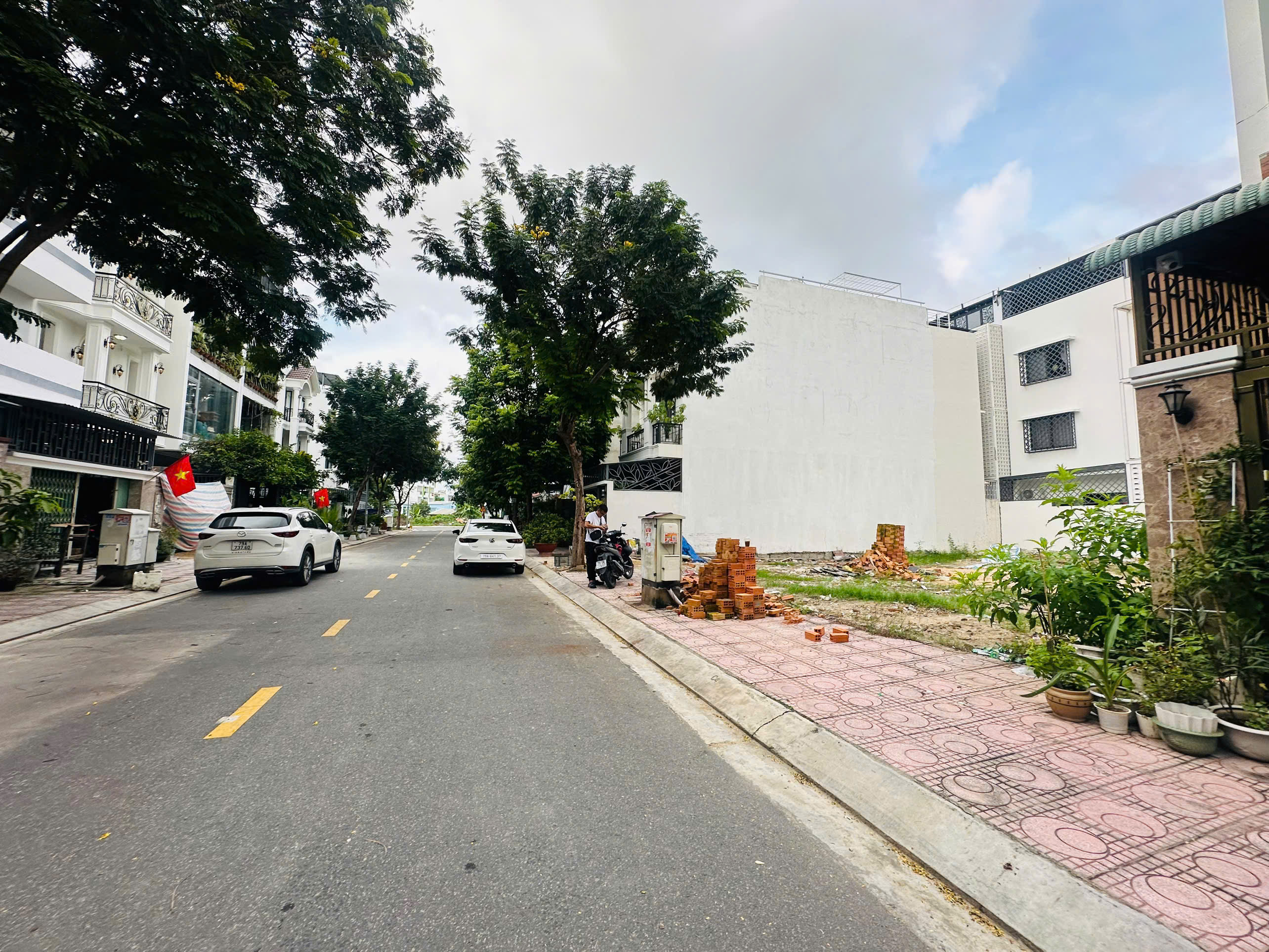  Bán Lô Hà Quang 2. Diện tích 100m2, đường số 2B, giá 6.1tỷ Liên hệ :em Trinh Số chứng chỉ: đang đợi cấp chứng chỉ mới , số chứng nhận: MG 25- 625 