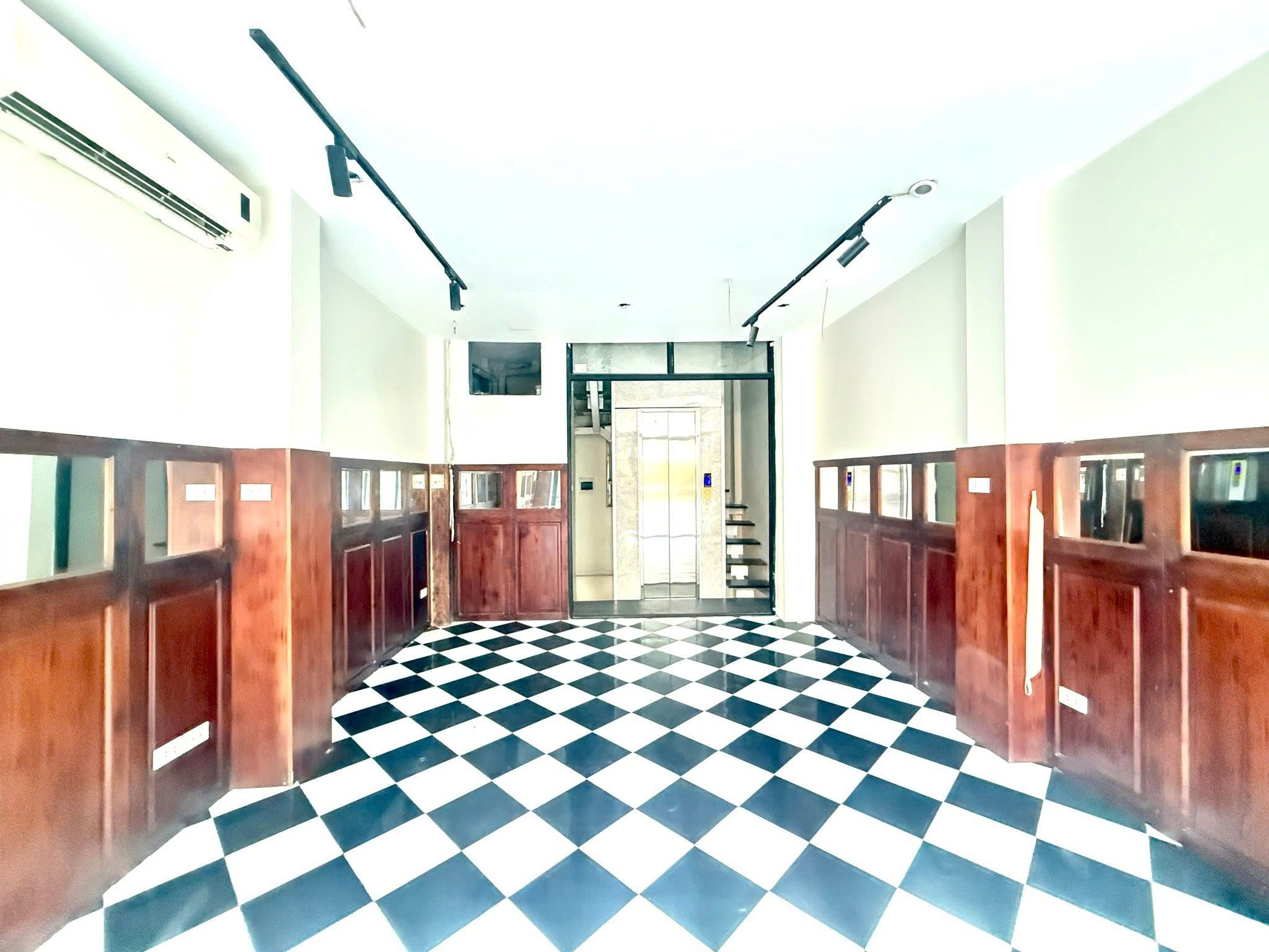  Bán nhà mặt phố Triệu Việt Vương, 32m2, 7 tầng thang máy, mặt tiền 4m, 31.8 tỷ, kinh doanh đỉnh 