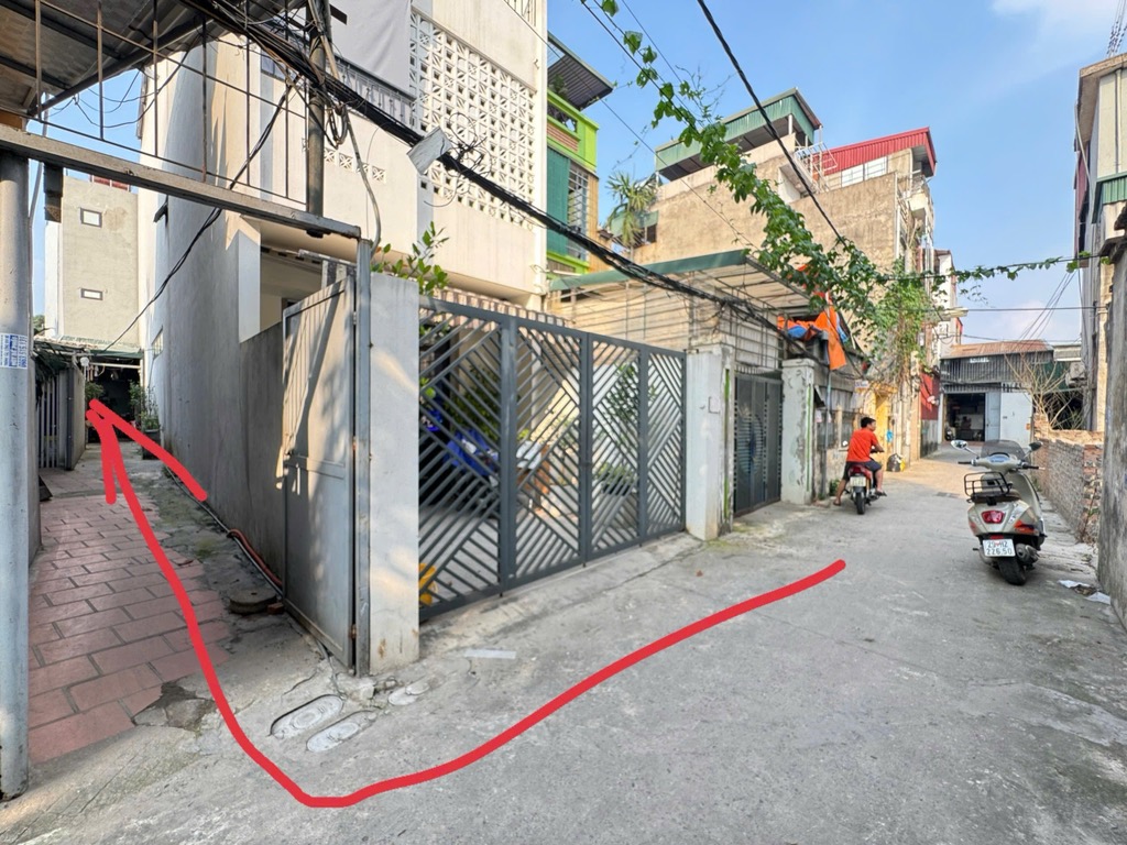  Bán nhà C4 ngõ 405 Ngọc Thuỵ 57m gần oto chỉ nhỉnh 4 tỷ. LH 0936123469 