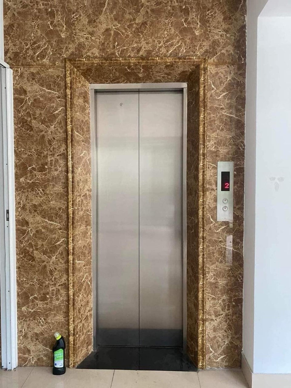  Tôi cho thuê nhà mới, hai cửa đi ,vỉa hè, 115m2- 5T, Chùa Láng_46 Tr 