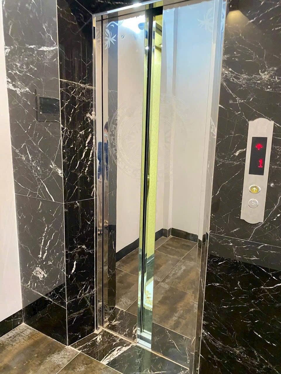  Cho thuê Nhà kinh doanh, thang máy, 120m2- 5T, Trần Nhân Tông_45 Tr 