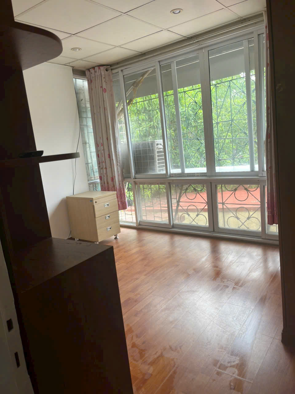  Cho thuê căn hộ tập thể E3 Phương Mai, 55m², gồm 2 phòng ngủ, 1 WC, 1 bếp 6,5 triệu 