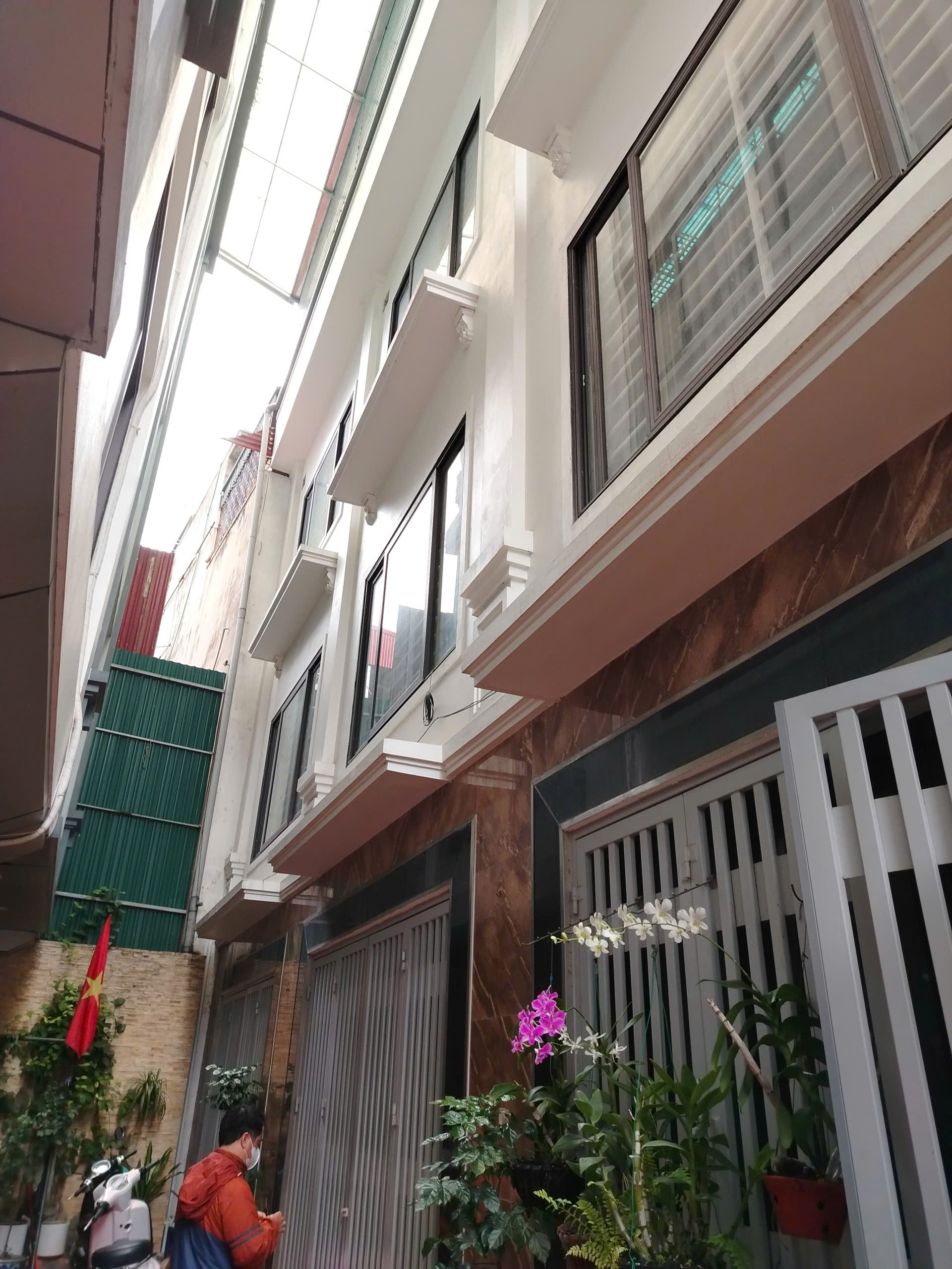  Cho thuê nhà liền kề ngõ 18 Định Công Thượng 45m² x 4 tầng, gồm 4 phòng ngủ, 3 vs, 15 triệu 