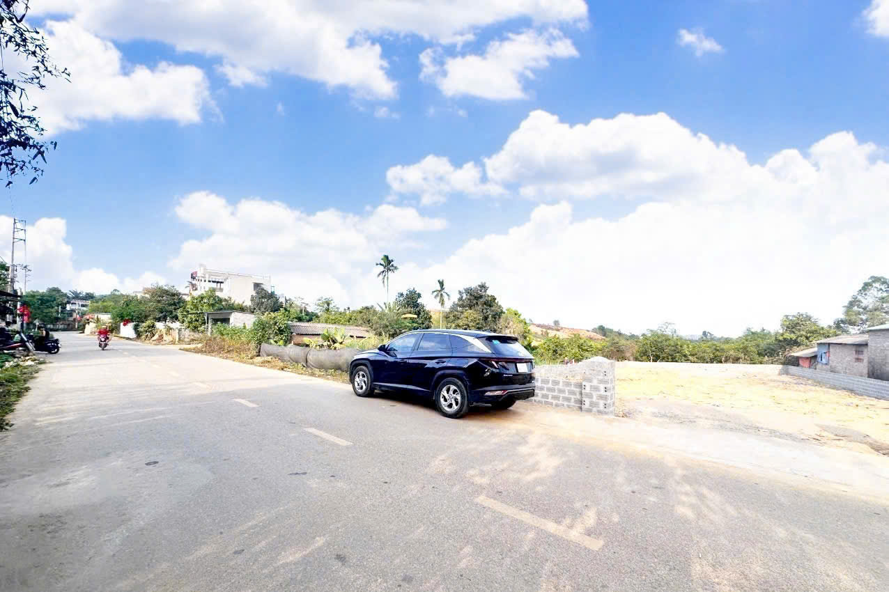  Siêu phẩm cho bác nào muốn xây biệt thự, hoặc nhà xưởng  tại Đồng Vàng - Phú Mãn - Quốc Oai - Diện tích : 451m2  giá 16tr/m 