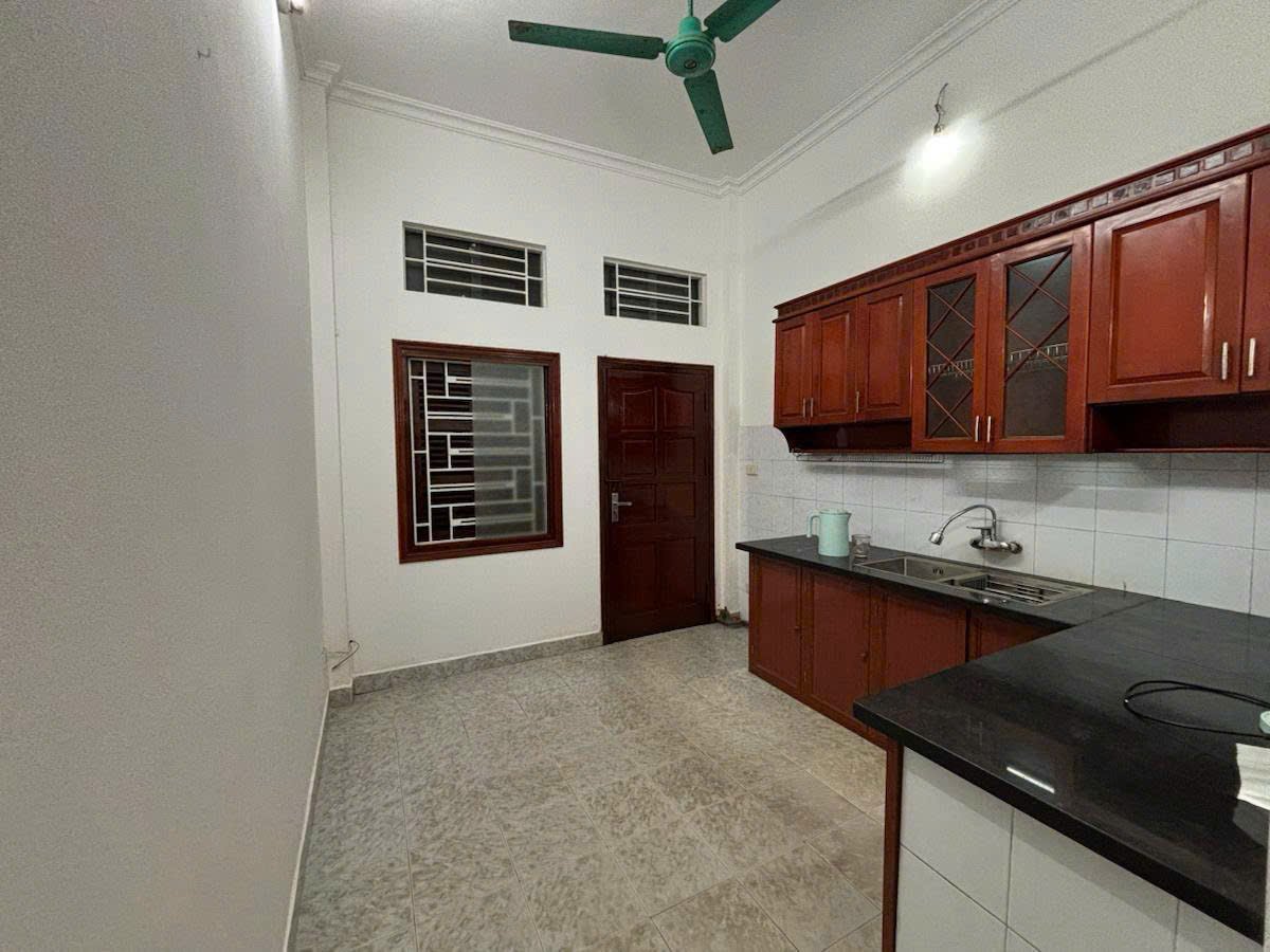  NHÀ ĐẸP PHỐ QUAN HOA - DÂN XÂY CHẮC CHẮN - Dt 42m2 4 tầng mặt tiền 3.1m Giá 12.2 tỷ 