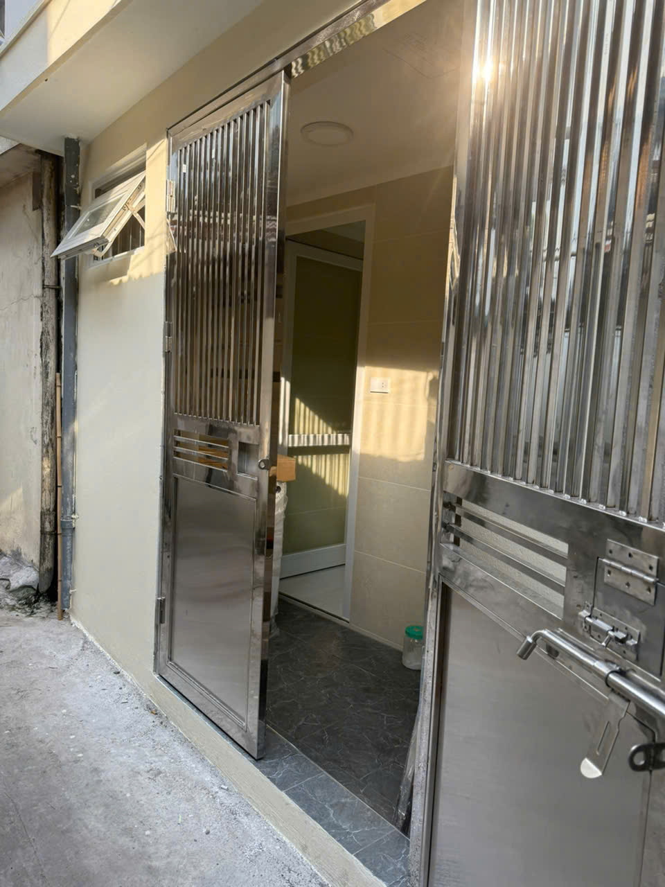  Bán căn hộ Tập thể tầng 1 Hoàng Đạo Thành, có sổ 70m2, 2 ngủ, 2 vệ sinh, 4.150 tỷ 