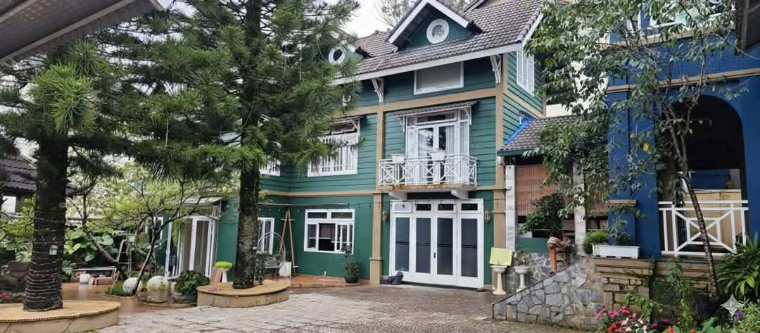  CHO THUÊ VILLA SÂN VƯỜN – ĐƯỜNG HÙNG VƯƠNG,P9  ĐÀ LẠT 