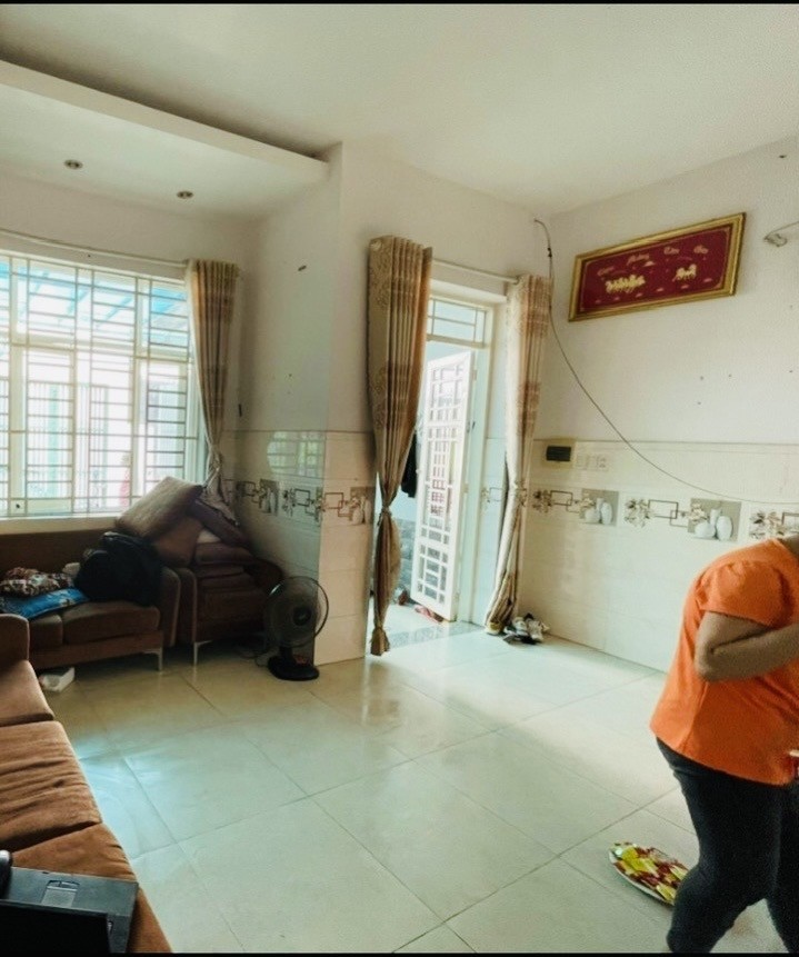  Bán nhà đường Tân Hoà 2, Hiệp Phú. Q9, TP HCM. DT 75 m2,  3 tầng, 4PN, SH. Giá  5.6 tỷ 