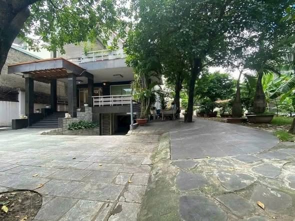  Bán nhà mặt tiền 1 hầm 3 tầng 25x45m giá 77,9 tỷ Đường Lê Thị Riêng 