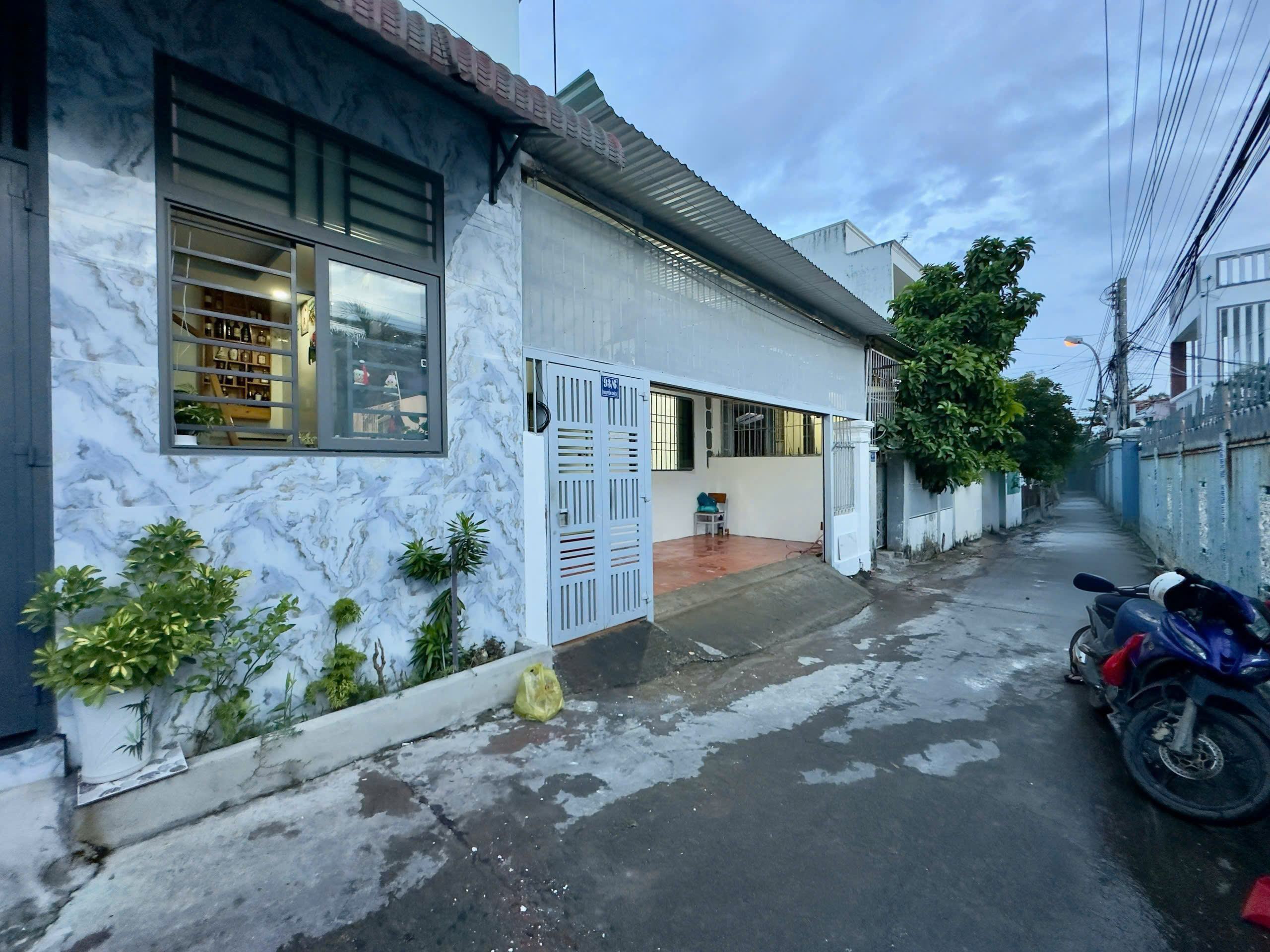  Nhà đẹp hẻm ô tô Nguyễn Chích – gần biển, ngang 7m, chỉ 4,3 tỷ! 