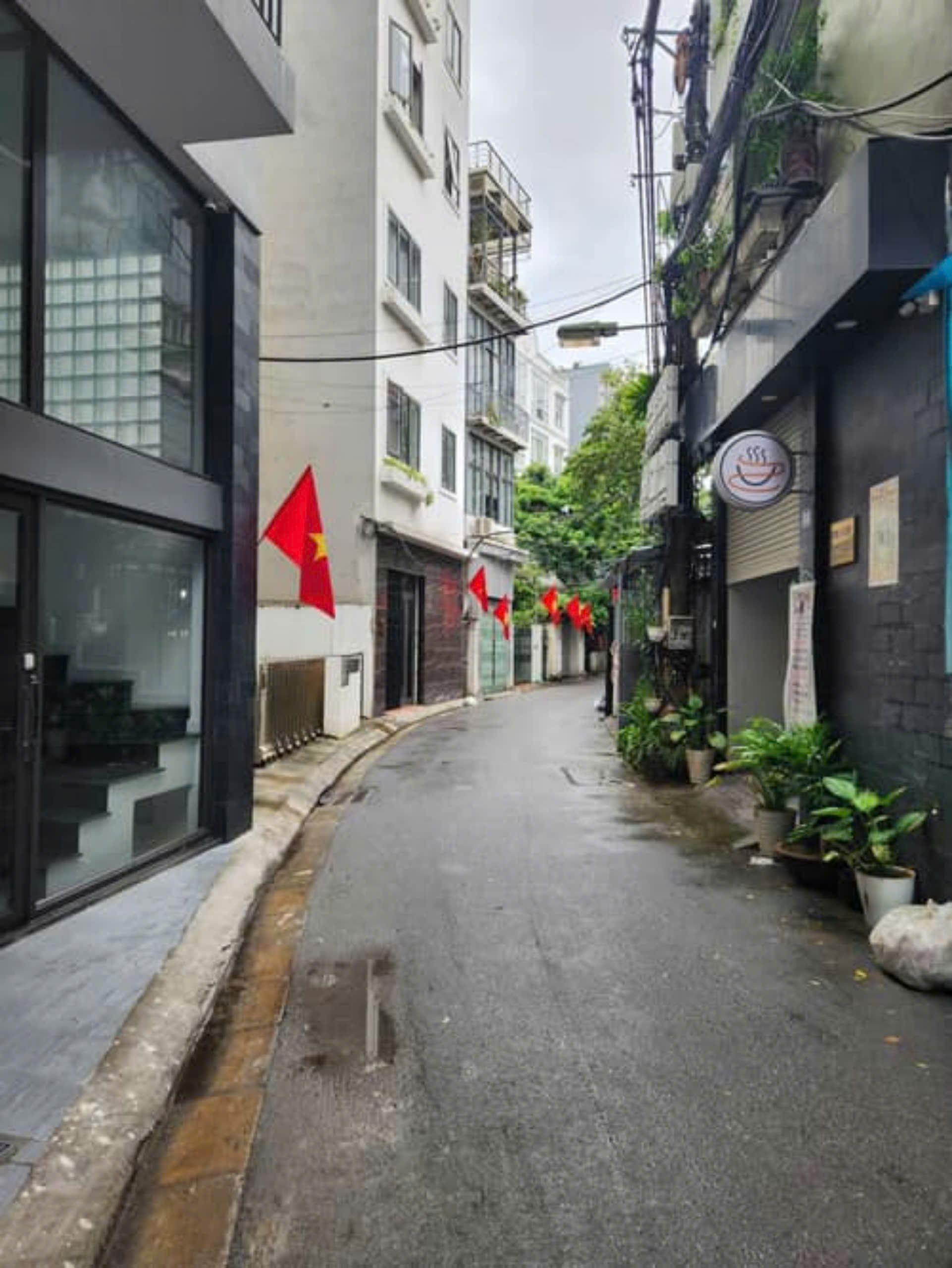  HOT! 390 triệu m có nhà Xuân Diệu Tây Hồ 50m 5 tầng mặt tiền 5m ở luôn giá 19.5 tỷ 0878168006 