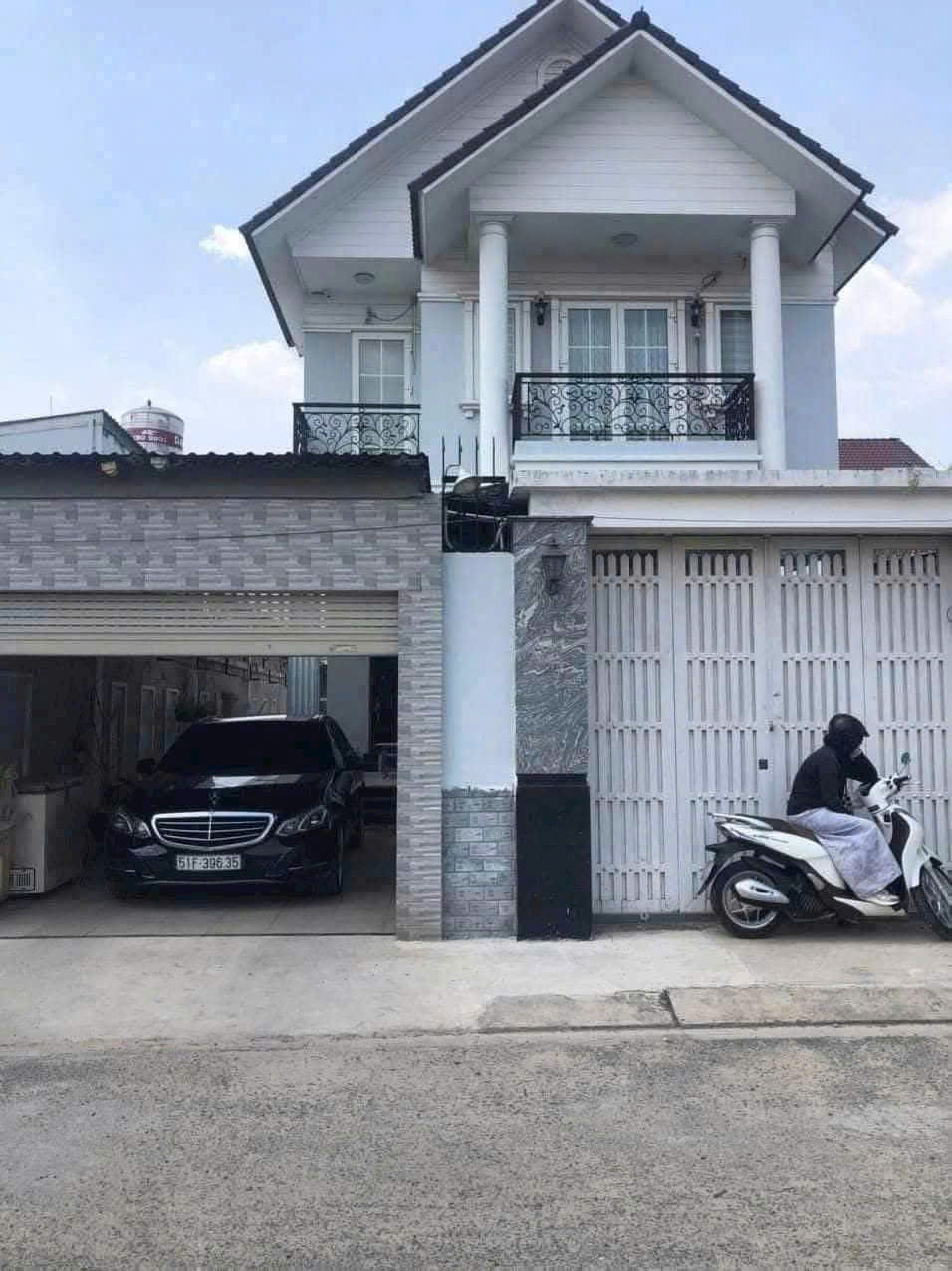  Biệt thự sân vườn (10x22) MT nhựa 1/ 30m Song Hành, Tân Hiệp, Hóc Môn giá rẻ 8.89 tỷ 