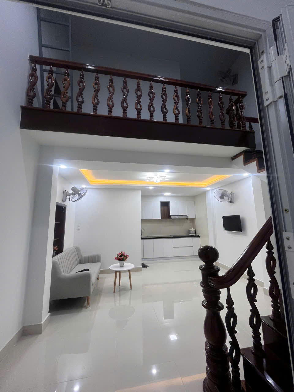  ♥ Nhà kiệt thẳng 20m ra Lê Độ, 38m2, gác lửng đúc cứng đẹp ở nagy 2.75 tỷ 