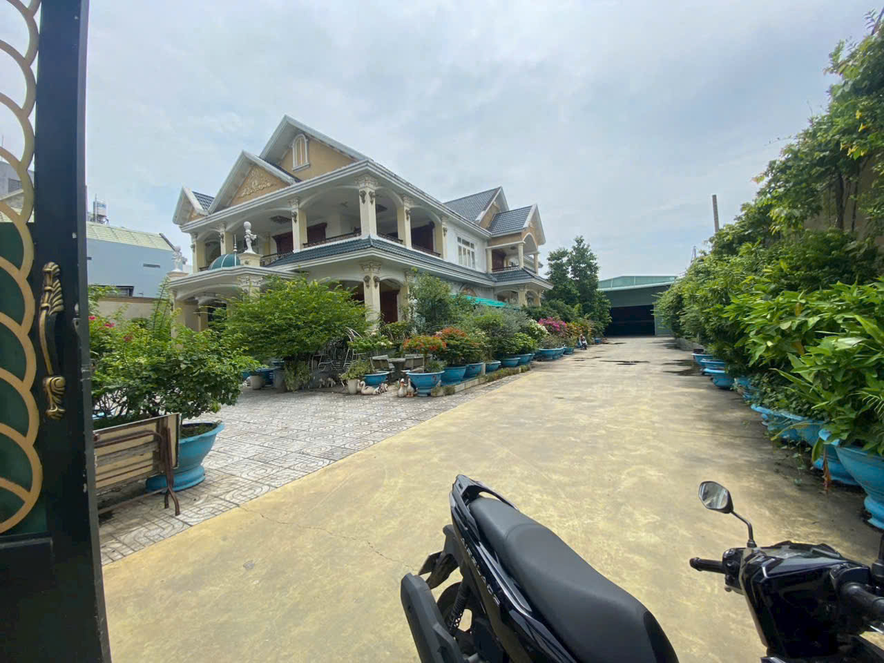  BÁN BIỆT THỰ + XƯỞNG DĨ AN  3.220M² (26 x 80) NỞ HẬU – NGAY TRUNG TÂM HÀNH CHÍNH DĨ AN

HỢP ĐỒNG THUÊ 100 TRIỆU/THÁNG – GIÁ CHỈ 71,2 TỶ TL 