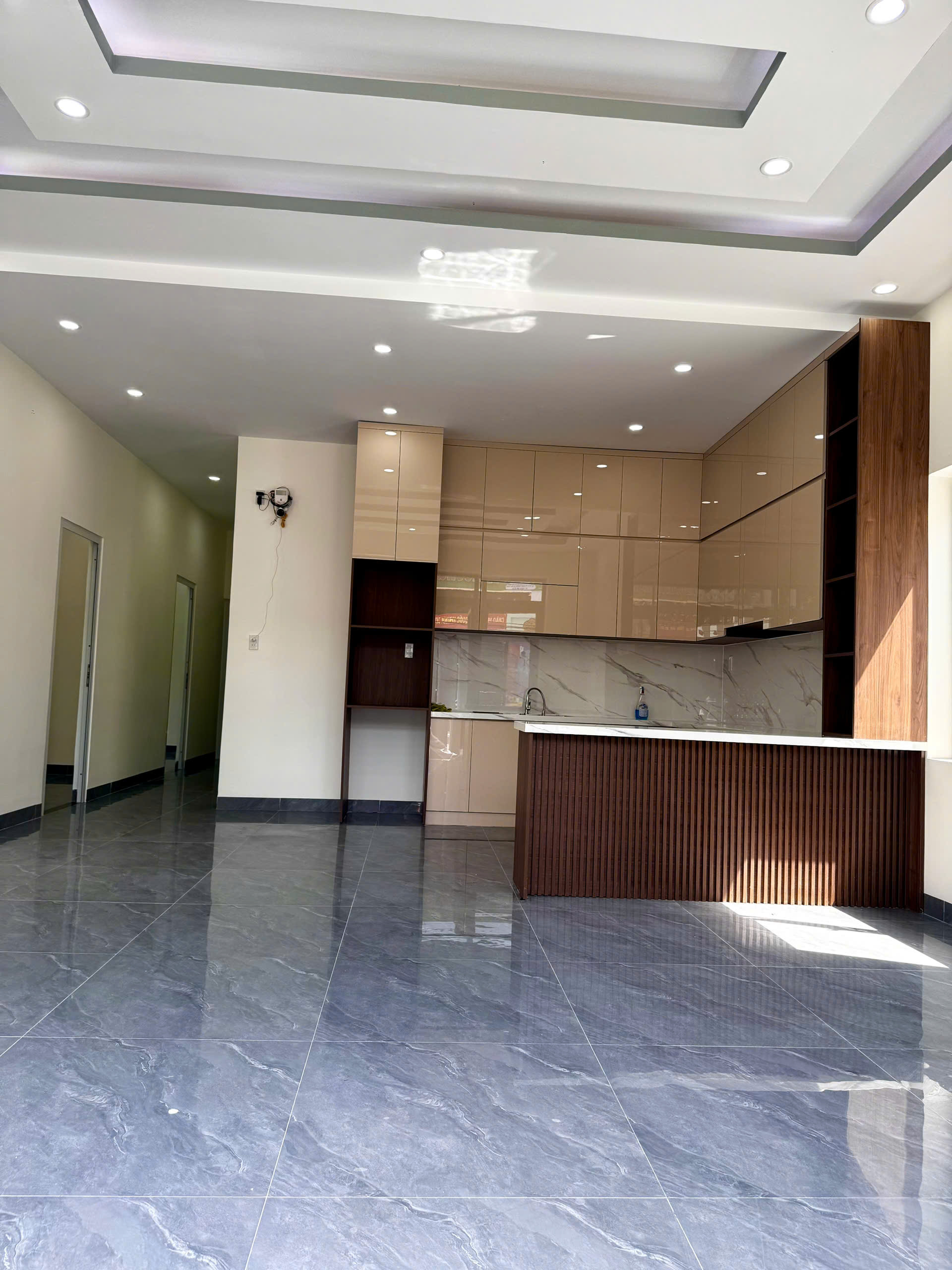  Nhà căn góc phường Tây Nha Trang  cách 23/10 50m đường ô tô tận nơi đối diện trường Mầm non Vĩnh Trung 

Tổng dt : 170m2 4,8 tỷ có thương lượng ( bao thuế phí )
lh e Trinh để đi xem nhà ạ Số chứng chỉ: đang đợi cấp chứng chỉ mới , số chứng nhận: MG 25- 