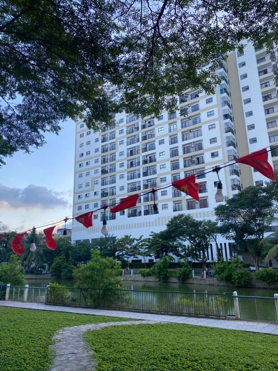  SỞ HỮU CĂN SHOPHOUSE KHU ĐÔ THỊ VĨNH ĐIỀM TRUNG – ĐANG CHO THUÊ ỔN ĐỊNH 15 TRIỆU/THÁNG
- Giá chỉ: 6.9TỶ ( QUÁ RẺ)
- Vị trí: Căn hộ chung cư CT3, KĐT Vĩnh Điềm Trung – TP. Nha Trang
- Diện tích sử dụng: 194.5m²
- Loại nhà ở: Căn hộ chung cư sở hữu lâu  