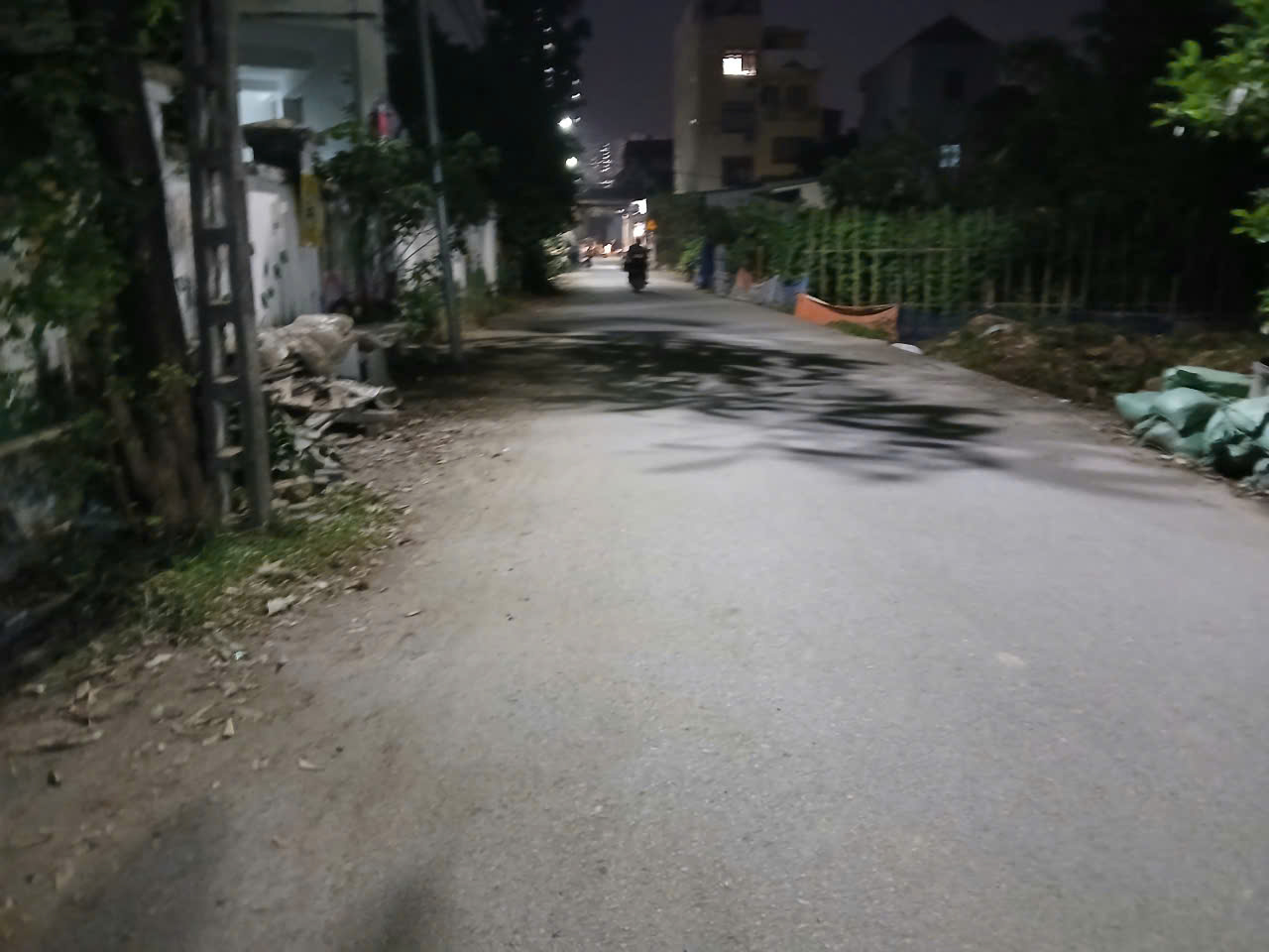  CC EM CẦN BÁN LÔ ĐẤT 60M Ở ĐỨC THƯỢNG. HOÀI ĐỨC. HÀ NỘI.
ĐẤT NĂM TRONG KHU DÂN CƯ HIỆN HỮU. ĐÔG DÂN SÁT ỦY BAN-  TRƯỜNG HỌC CÁC CẤP - KINH DOANH - ĐƯỜNG THÔNG - TỨ TUNG- ĐƯỜNG TRƯỚC NHÀ 10M Ô TÔ ĐỖ NGAY ĐÊM.
QUÝ A/C QUAN GỌI EM Ạ LH; 0964982442 