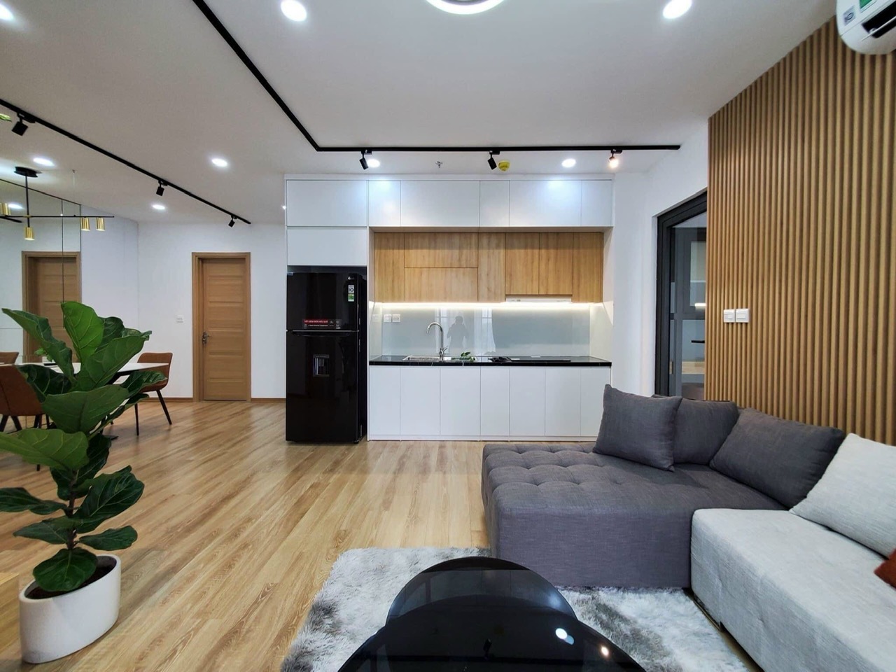  Cần bán căn 2N, 2vs, căn 04, tầng 19, tòa nhà DREAM BONAZA, 23 Duy Tân, phường Mỹ Đình - Hà Nội 