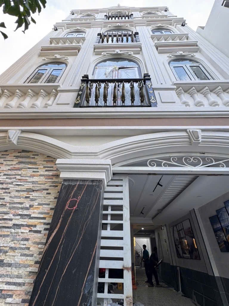  8❌20m, BÁN TOÀ CHDV XÂY MỚI, 5 TẦNG, HẺM 6M, NGUYỄN VĂN NGHI, P4 GÒ VẤP, 18 TỶ NHỈNH 