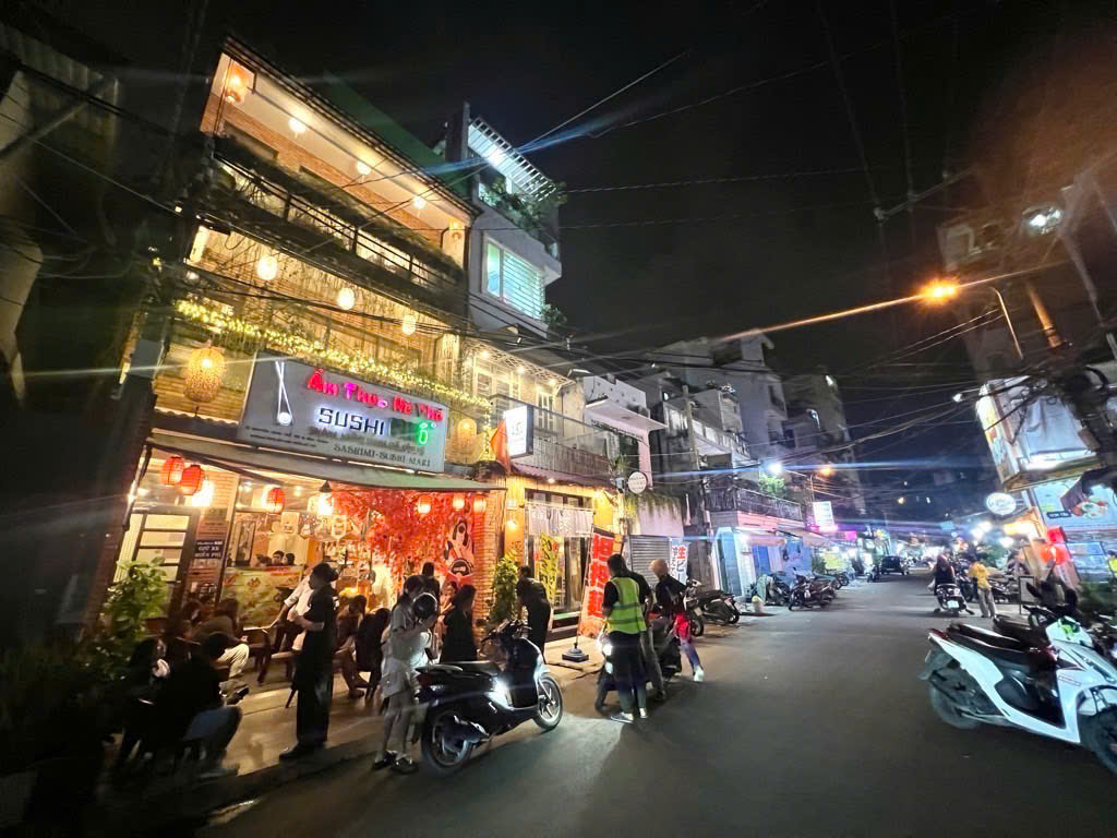  MẶT TIỀN ĐƯỜNG KHU PHỐ ẨM THỰC NHẬT - KINH DOANH SUSHI, GIÁP QUẬN 1 - NGUYỄN CÔNG TRỨ - CHO THUÊ GIỮ TIỀN HOẶC Ở - 46M2 - (5.2x9) - GIÁ CHỈ 7 TỶ. 