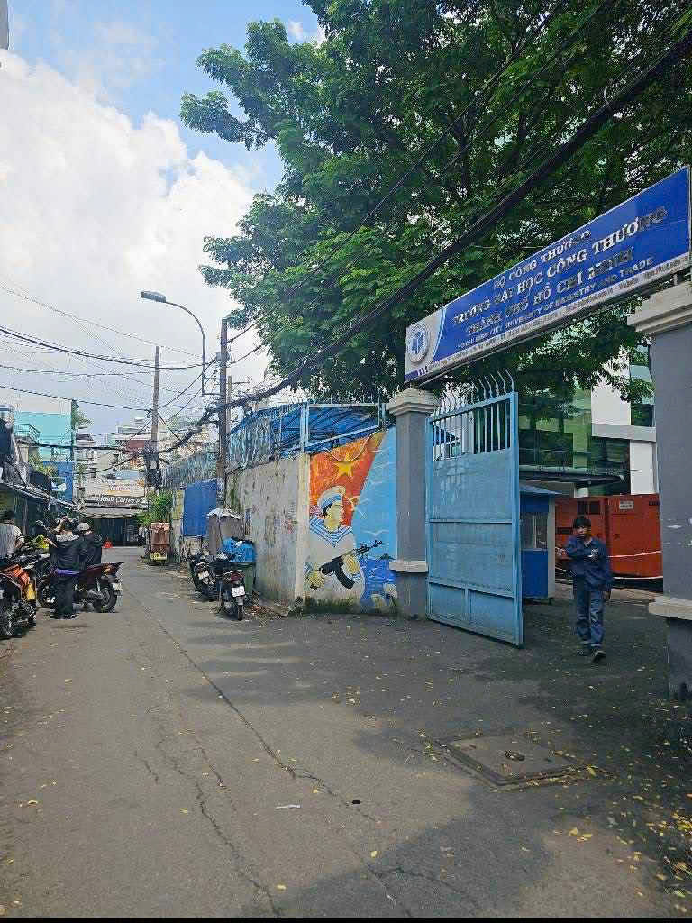  Bán nhà MT Tân Phú căn góc, ngay Đại Học Công Thương, 61m2, ngang 4.5m tiện kinh doanh chỉ 6,7 tỷ ! 