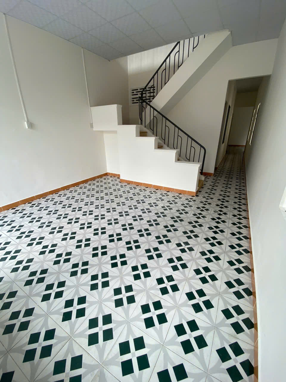  Bán nhà 2 tầng hẻm xe hơi đường Củ Chi - Giá 7,5 Tỷ - Vĩnh Hải - Tp Nha Trang
Diện tích 118m2 ngang 6m Giá bán chỉ 7,5 tỷ còn thương lượng Số chứng chỉ: đang đợi cấp chứng chỉ mới , số chứng nhận: MG 25- 625 