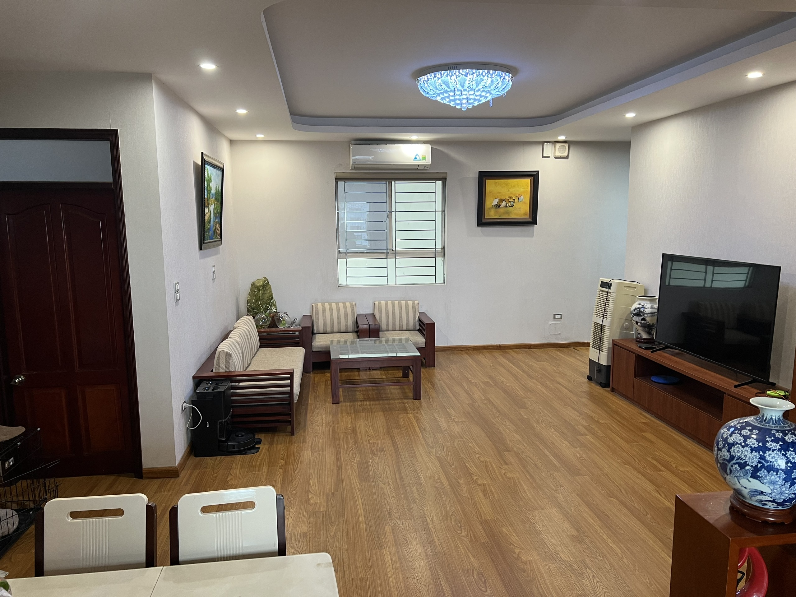  Chính chủ cần bán căn hoa hậu tại tòa 17T7 Trung Hòa Nhân Chính. 