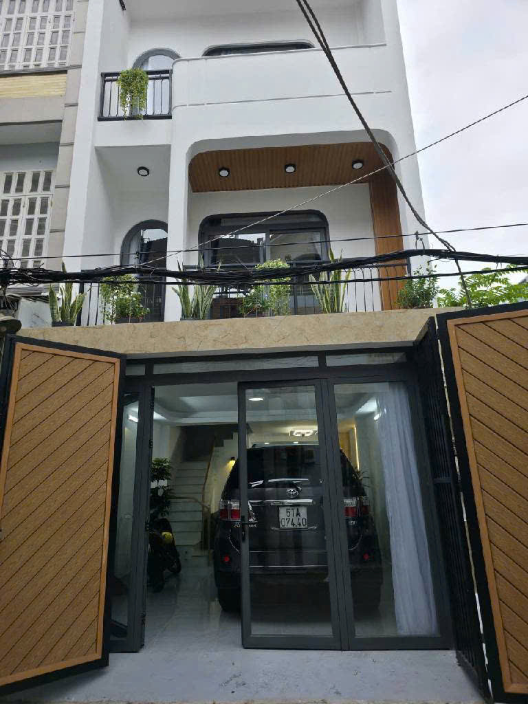  NHÀ ĐẸP NGAY TRUNG TÂM QUẬN 7 GẦN CÁC TRỤC ĐƯỜNG CHÍNH 