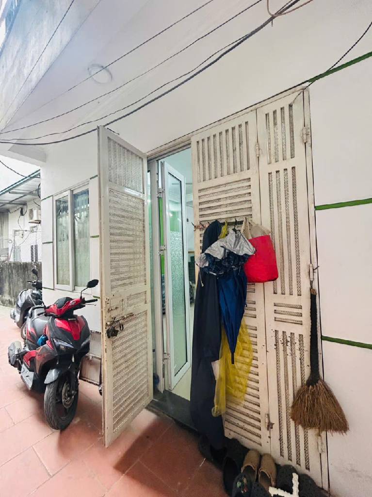  NHÀ DÂN XÂY CHẮC CHẮN - FULL NỘI THẤT - GẦN PHỐ - CÁCH ĐƯỜNG Ô TÔ TRÁNH 20M _5 TẦNG – 32M2. 