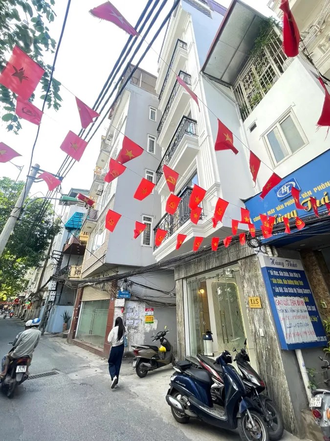  ???? MP CỰ LỘC - HOA HẬU LÔ GÓC - 7 TẦNG THANG MÁY - VIEW ROYAL CITY - 20 TỶ 