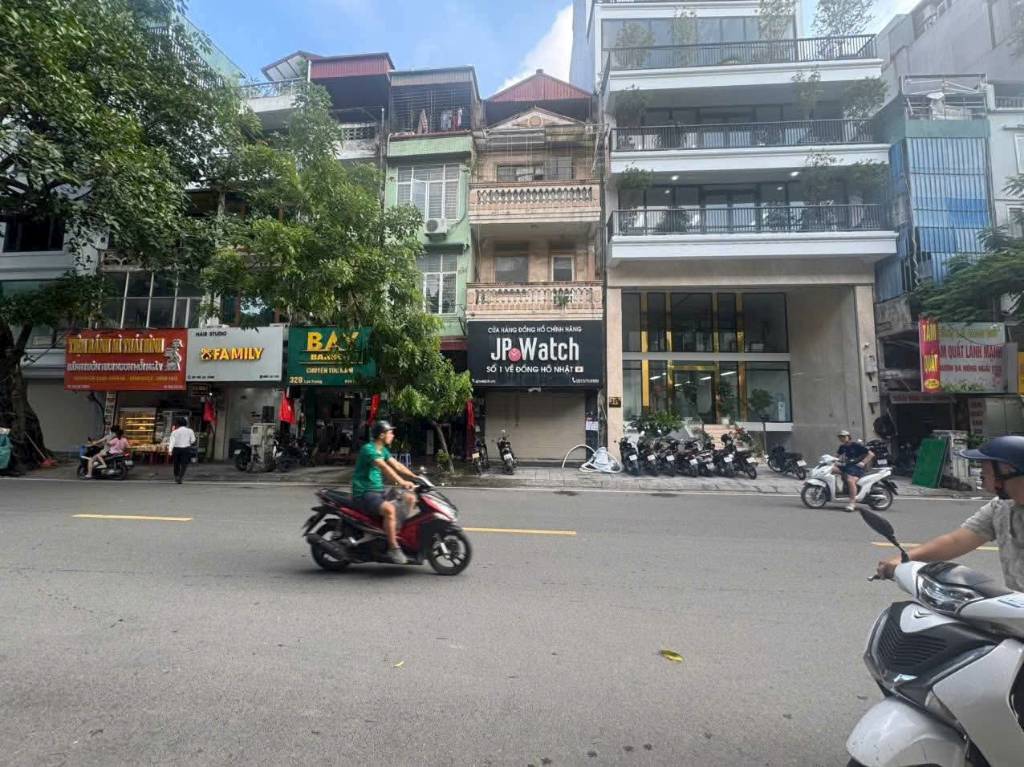  Cho thuê mặt bằng tầng 1, mặt phố Lạc Trung, 48m2 x mt 3.5m, có vỉa hè KD mọi mô hình 