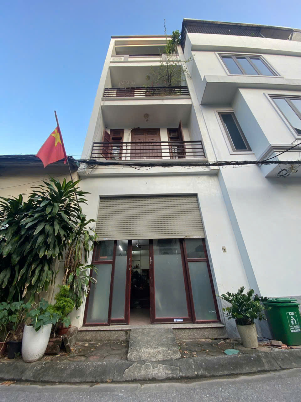  Bán nhà phân lô Ngọc Thụy – Long Biên. Diện tích 55m², 4 tầng, mặt tiền 4m, ô tô tránh, có ô chờ thang máy, giá 15.x tỷ. 