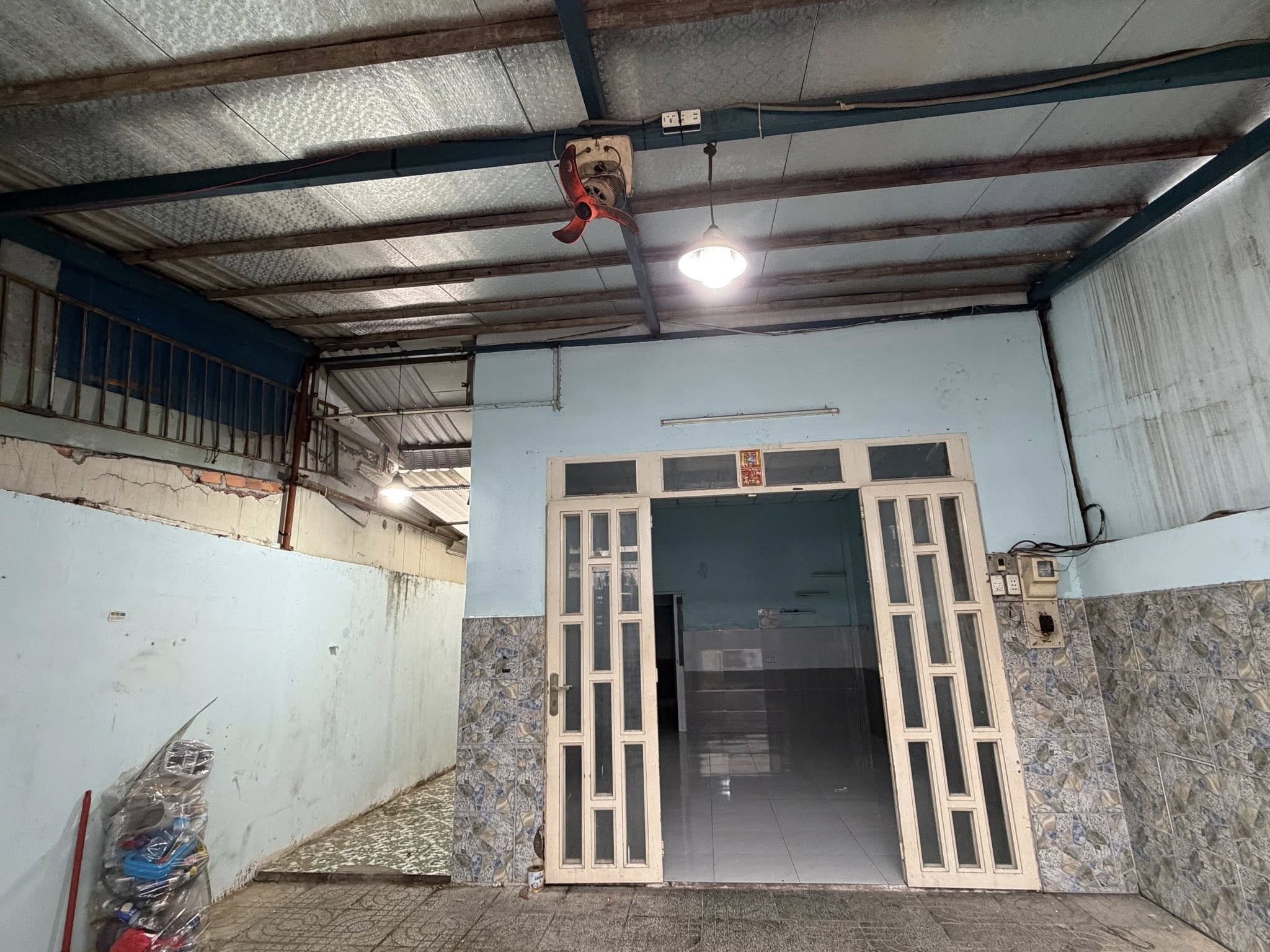  ĐẤT LỚN 5.4X18M MẶT TIỀN THẠNH LỘC, ĐƯỜNG 5M, TẶNG NHÀ CẤP 4 CHO THUÊ 6-8 TRIỆU 