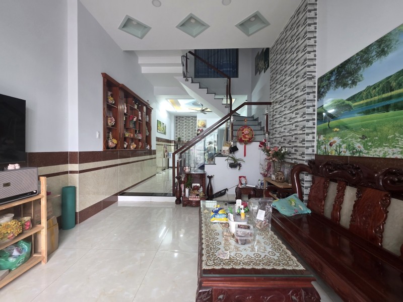  Bán nhà đường Trương Văn Thành,Hiệp Phú. Q9, TP HCM. DT 56m2, 3 tầng, 3PN, SH, giá 8.6 tỷ. 