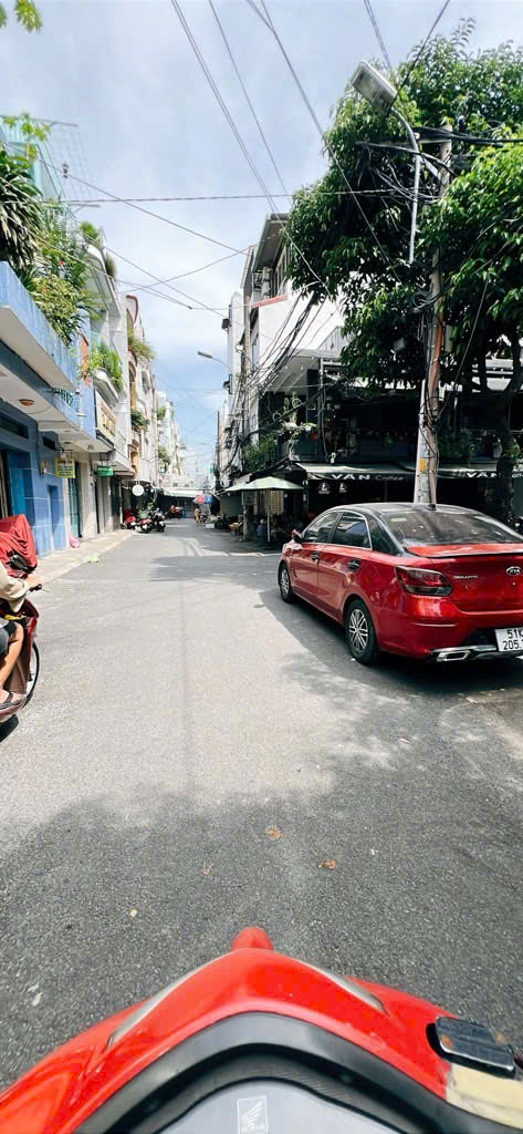  Mặt tiền Khánh Hội xe hơi Q4
Ngang 5 Dài 8.2 