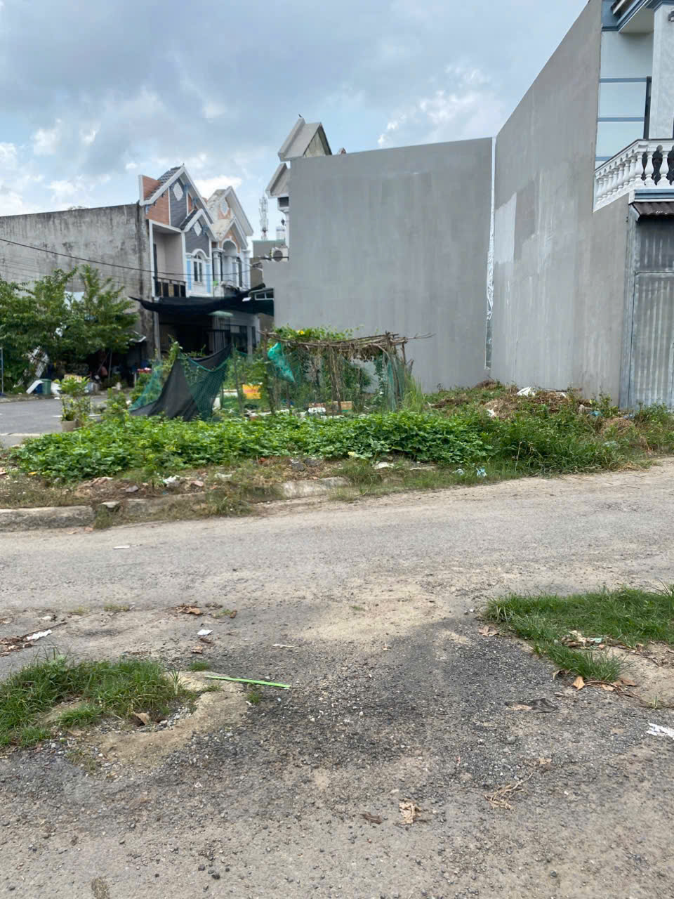  Bán đất P.Biên Hòa.SHR thổ cư 100%,đường 2 xe hơi thông,gần AEON Mall 