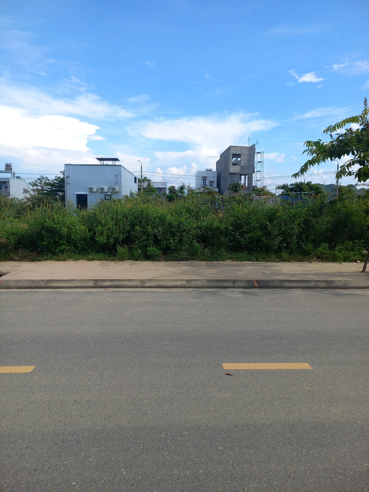  Bán lô đất mặt tiền Đầm Sen Nam Hòa Xuân, đường 7,5m, chỉ hơn 6 tỷ 