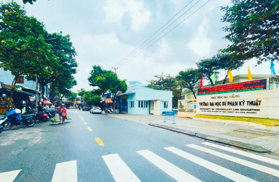  Nhà biệt thự 3 tầng đẹp – đường Ông Ích Khiêm, phường Thanh Bình, quận Hải Châu – Đà Nẵng 