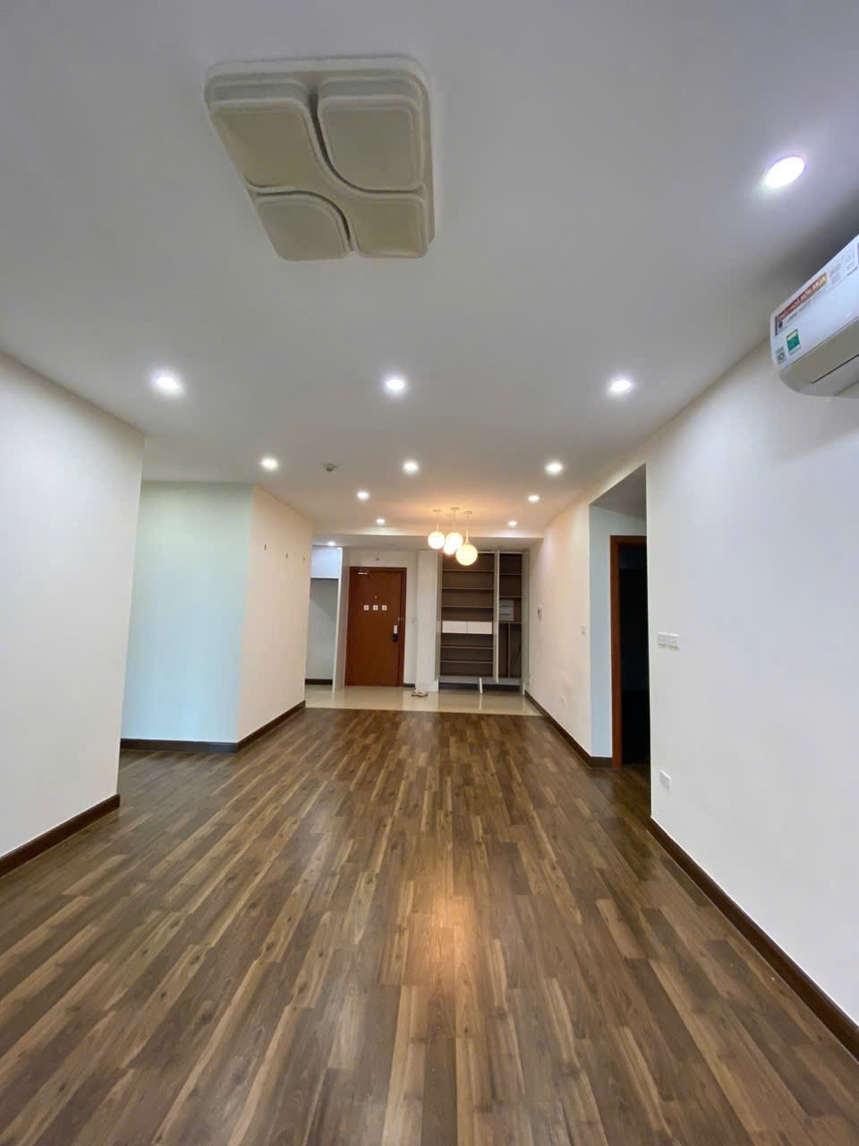  Căn hộ 3pn 122m2 goldmark city Hồ Tùng Mậu giá 10ty bao phi 