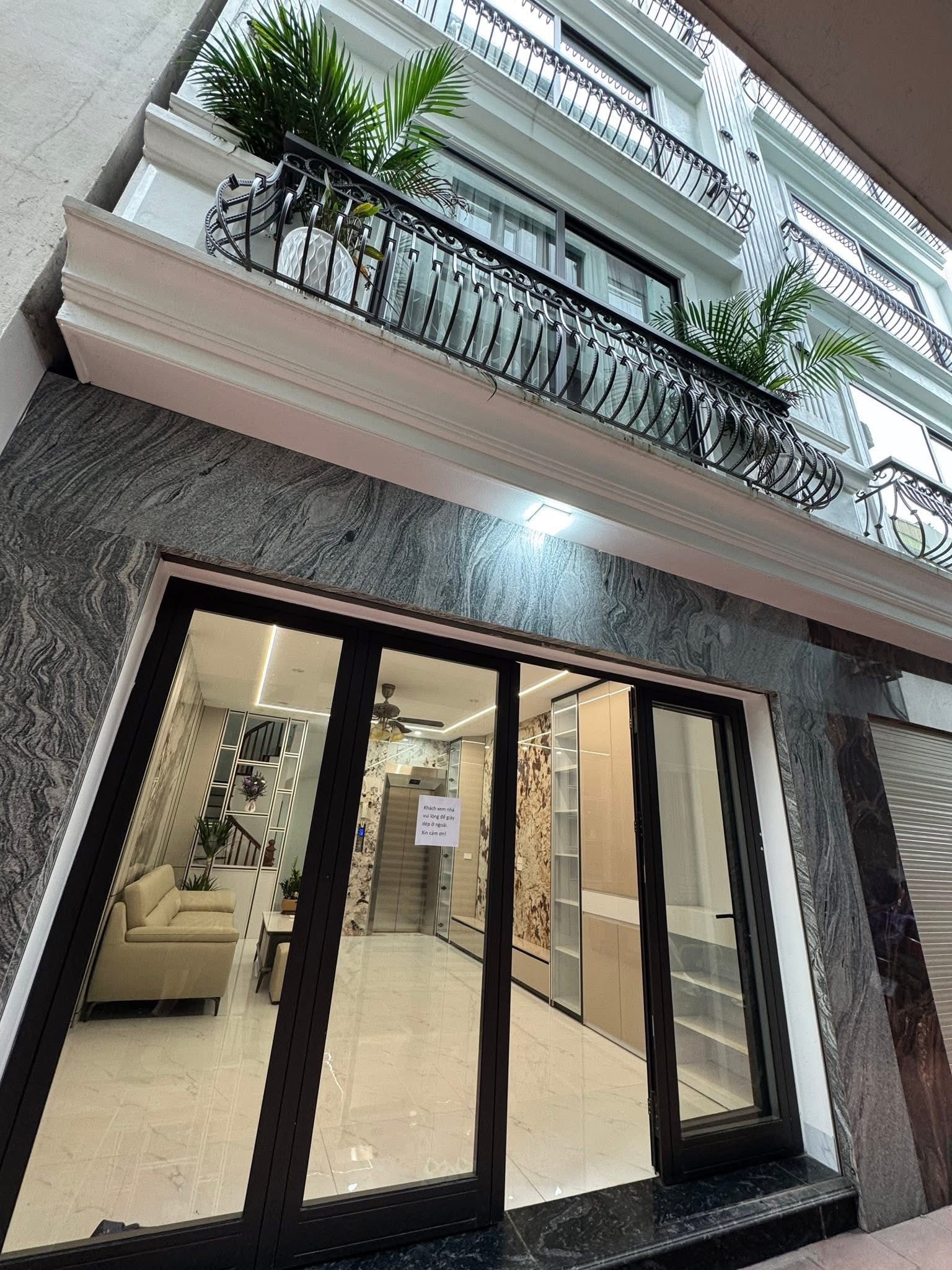  Quanh 9 Tỷ Có Căn Nào Tốt Hơn Tại Thạch Bàn 40m2 6T Thang Máy, Ô Tô Đỗ Cổng 