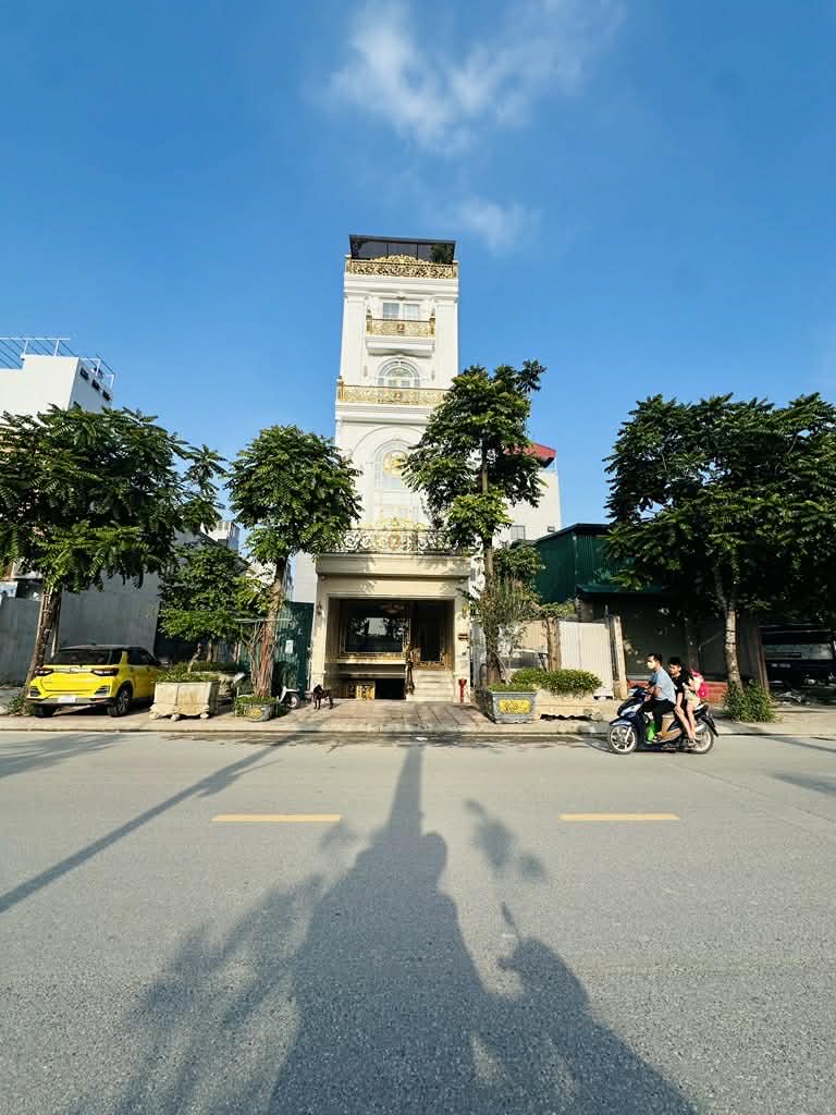  bán nhà mặt phố Cổ Linh, vỉa hè rộng, view vườn hoa, 2 xe container tránh nhau, kinh doanh văn phòng 