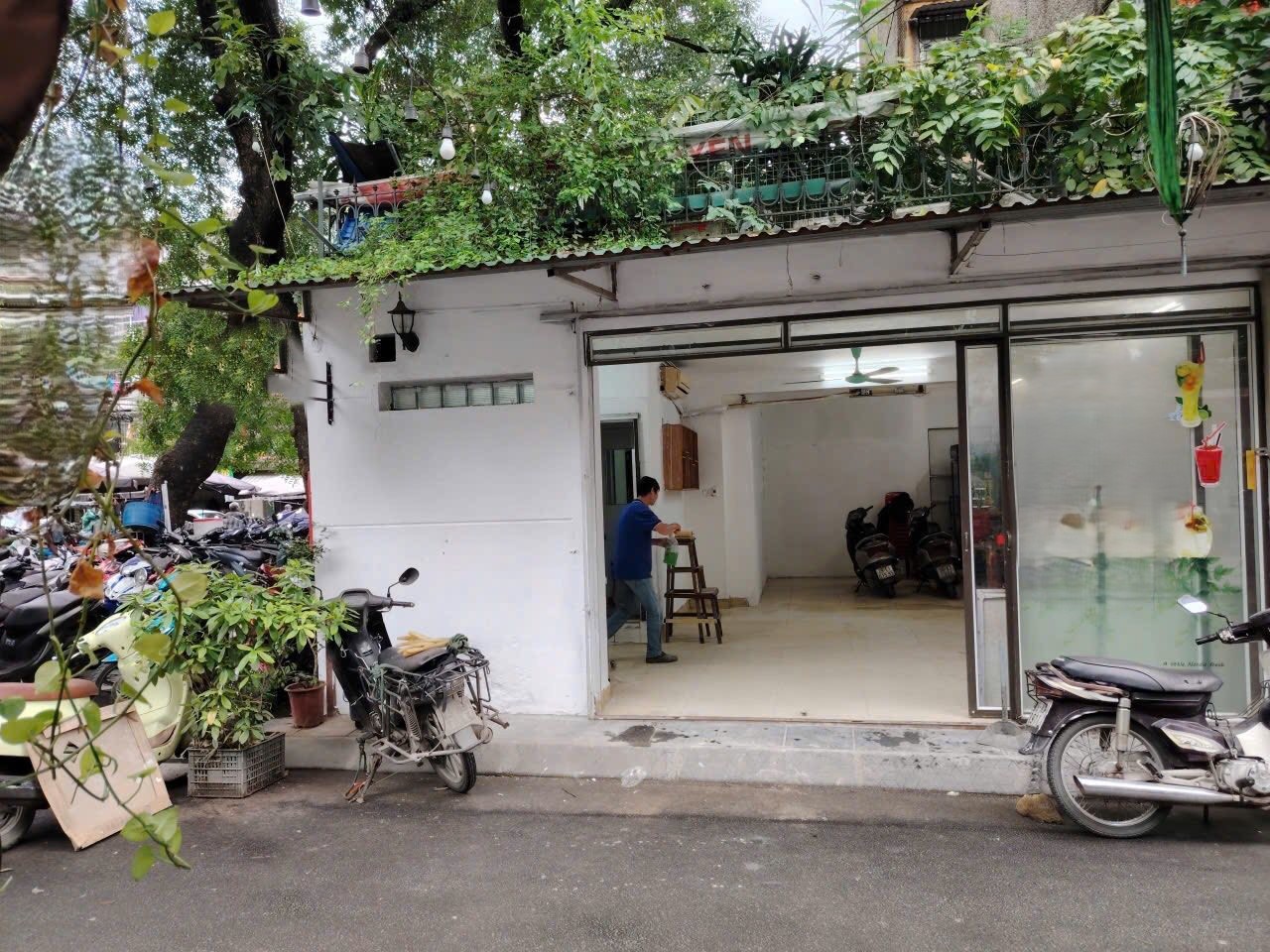  Cho thuê nhà tầng 1 tại Khuất Duy Tiến, 40m², 1 tầng, gồm 1 phòng ngủ và 1 vệ sinh, 8 tr 