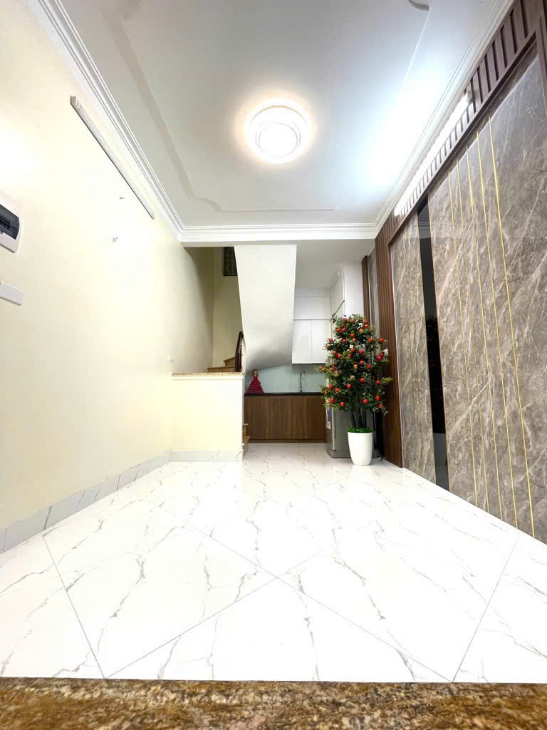  Cho thuê nhà nguyên căn ngõ Lệnh Cư, 20 m² x 5 tầng 3 phòng ngủ khép kín, 8.5 triệu 