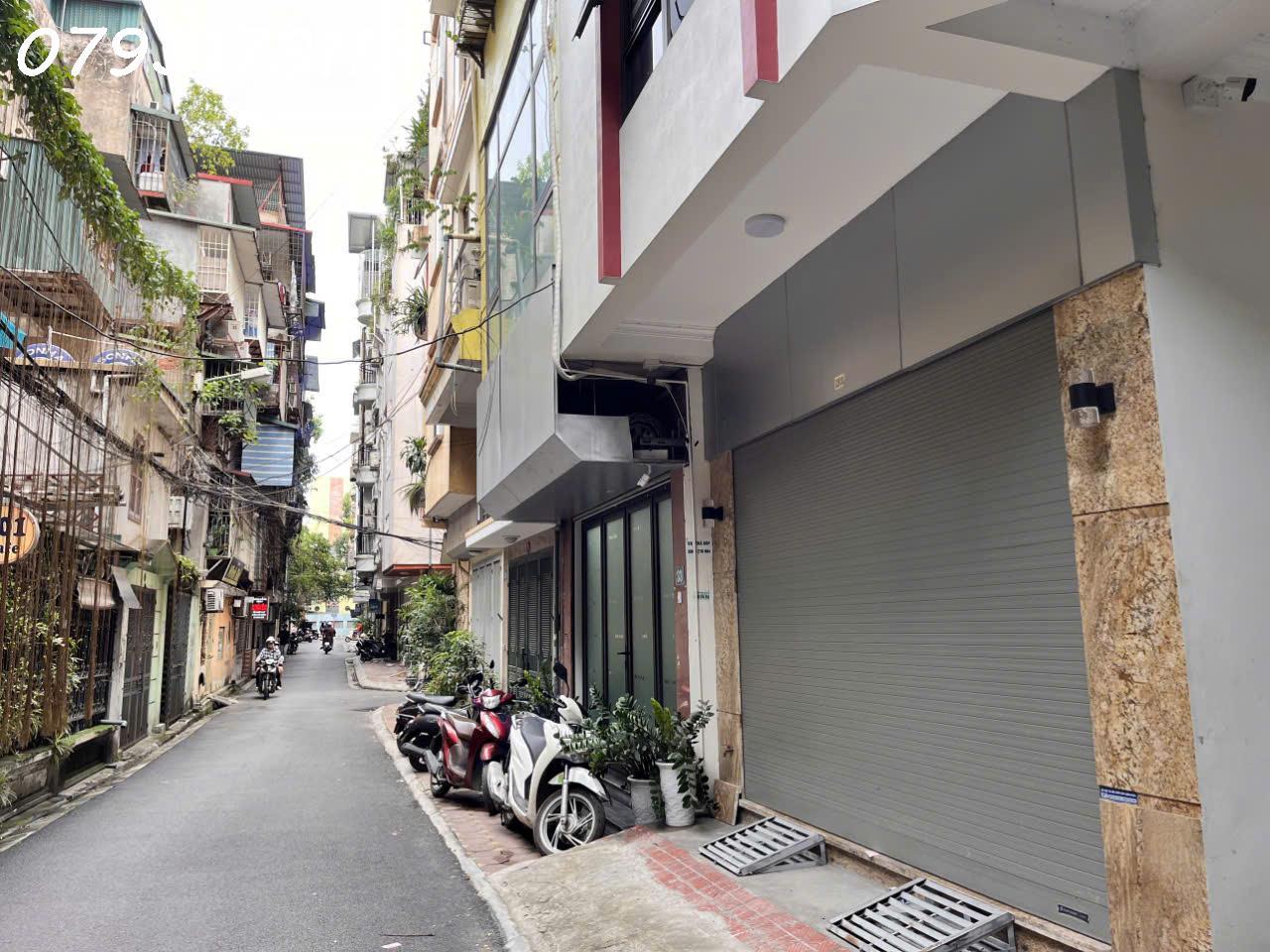  Vị trí vàng, bán nhà Lạc Long Quân gần hồ Tây, ở đẳng cấp, giá 20.8 tỷ 