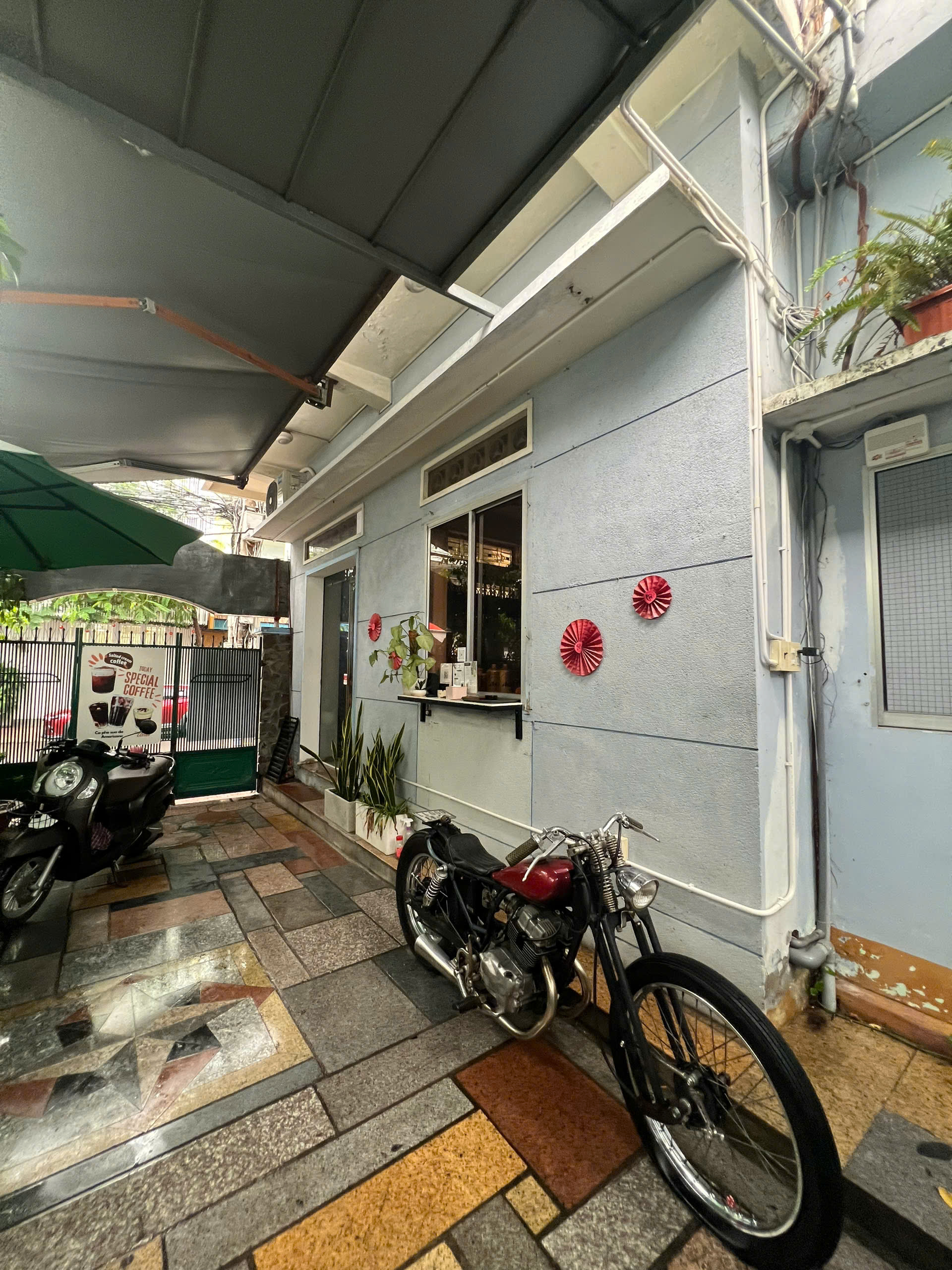  Bán đất kèm nhà cấp 4 mặt tiền đường Bạch Đằng đoạn Ngô Thời Nhiệm(ngang 8.3m Giá bán: 230tr/m2~43tỷ608 (Có bớt).Số chứng chỉ: đang đợi cấp chứng chỉ mới , số chứng nhận: MG 25- 625 